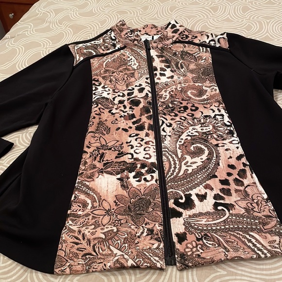 Chico’s jacket, “Weekends” collection, tan print inset, poly blend, 3 (L to XL) - Picture 2 of 9